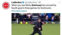 Tapi mengingat performa striker-striker Chelsea kini sedang tidak oke, maka penampilan oke Batshuayi di Dortmund pasti bikin Conte kesal bukan main. (Foto: Twitter @LadBrokes) Tapi mengingat performa striker-striker Chelsea kini sedang tidak oke, maka penampilan oke Batshuayi di Dortmund pasti bikin Conte kesal bukan main. (Foto: Twitter @LadBrokes)