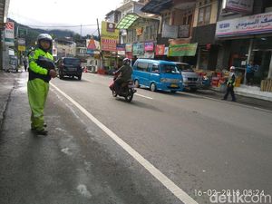 Wisatawan Masih Padati Puncak di Libur Imlek, Lalin Ramai Lancar