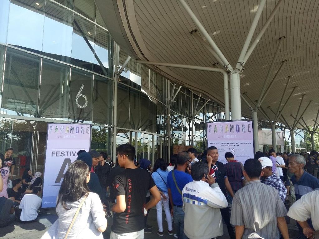 Situasi Terkini di Venue Pasca Paramore Batalkan Konser Situasi Terkini di Venue Pasca Paramore Batalkan Konser