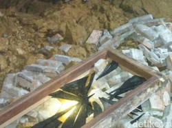 Longsor Terjang Rumah Warga di Purworejo