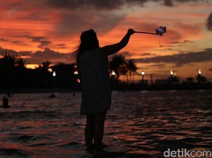 Menikmati Sunset di Pantai Ancol