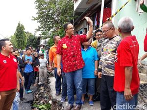 Foto: Anies Berbaju Khas China Saat Imlek