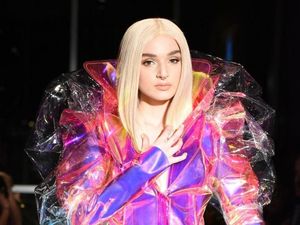 OMG! Wig Khusus untuk Area Intim Dipamerkan di New York Fashion Week OMG! Wig Khusus untuk Area Intim Dipamerkan di New York Fashion Week