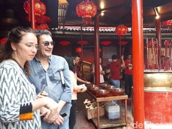 Bule Prancis Ini Kagum dengan Damainya Perayaan Imlek di Indonesia