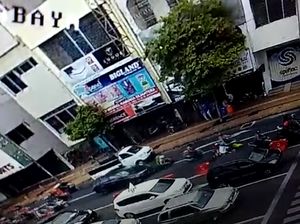 Rekaman CCTV Buron Narkoba Tabrak Anggota Satlantas Surabaya