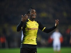 Chelsea Pinjamkan Batshuayi ke Valencia