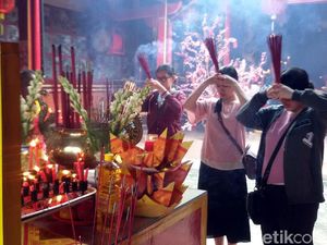 Imlek, Kelenteng Hadiah Sultan HB II Ini Ramai Dikunjungi Warga