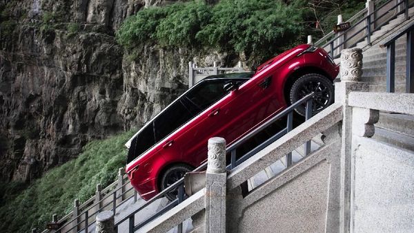 Ini Mobil yang Tembus Gerbang Surga di China