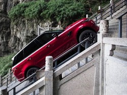 Range Rover Sport Catatkan Rekor Penjualan