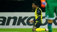 Gol ini membuat skor menjadi 2-2, setelah sebelumnya Dortmund dibobol dua kali oleh Josip Ilicic pada menit ke-51 dan 56. (Foto: Leon Kuegeler/REUTERS)