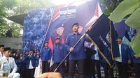 Foto: Resmi Jadi Kader, Ini Momen AHY Pakai Baret dan Jaket Demokrat