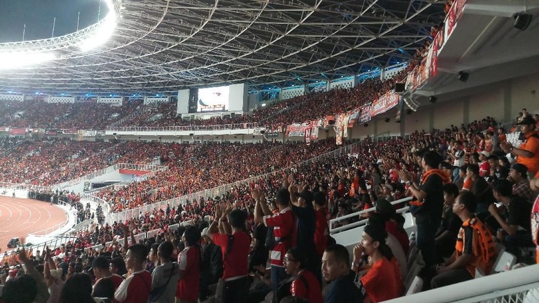 Adu Berisik The Jakmania vs Semeton di Tribune SUGBK Adu Berisik The Jakmania vs Semeton di Tribune SUGBK