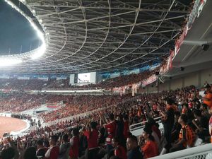 Adu Berisik The Jakmania vs Semeton di Tribune SUGBK Adu Berisik The Jakmania vs Semeton di Tribune SUGBK