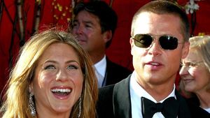 Kocak! Meme Netizen Prediksi Brad Pitt dan Jennifer Aniston Balikan Lagi