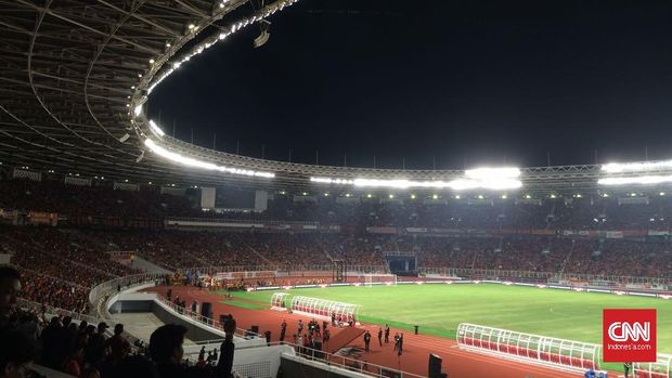 Suasana Stadion GBK yang dipenuhi para suporter, mayoritas dari The Jakmania. (