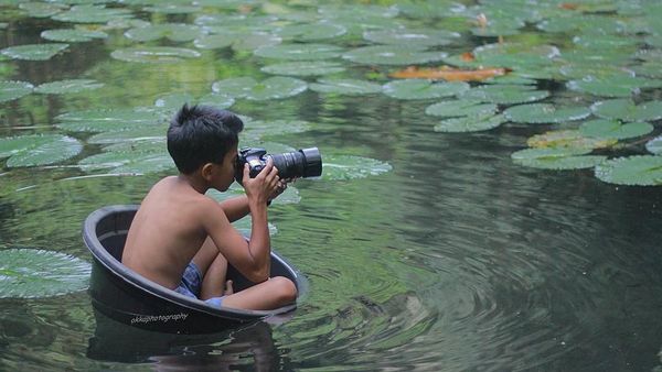 Aksi Fotografer Cilik Majalengka yang Mengundang Tawa