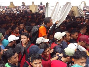 Antre di GBK Sejak Subuh, The Jakmania Ini Gagal Dapatkan Tiket Nonton