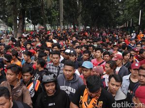 The Jakmania Padati Kompleks GBK