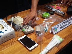 Putri Elvy Sukaesih Juga Simpan Sabu di Dompet Silver