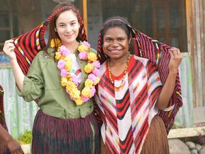 Foto: Saat Chelsea Islan Pakai Noken