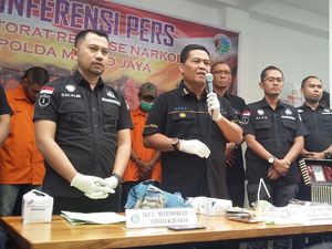 Ditangkap Polisi, Putri Elvy Sukaesih Urunan Rp 200 Ribu Beli Sabu Ditangkap Polisi, Putri Elvy Sukaesih Urunan Rp 200 Ribu Beli Sabu