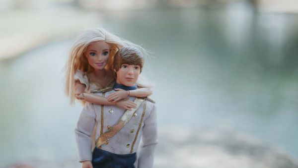 Hasil Karya Bocah 9 Tahun Saat Jadi Pengarah Gaya untuk Bonekanya