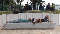 Banyak dari mereka yang tidak kebagian tiket final.