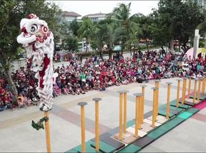 Wisatawan di Ancol Dihibur Juara Dunia Barongsai Tonggak