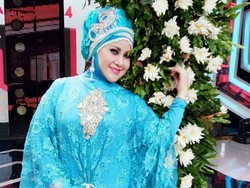 7 Fakta Elvy Sukaesih yang Anaknya Ngamuk Gara-gara Ditolak Utang Rokok