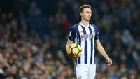 Selama dua musim terakhir Jonny Evans sebenarnyas sudah dikaitkan dengan tim-tim macam Arsenal dan Manchester City walaupun akhirnya tetap bersama West Brom sampai degradasi. Pemain jebolan akademi MU itu diyakini akan benar-benar pindah di musim panas. (Foto: Alex Livesey/Getty Images)