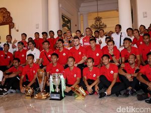 Anies Ingin Wujudkan Stadion Baru untuk Persija Anies Ingin Wujudkan Stadion Baru untuk Persija