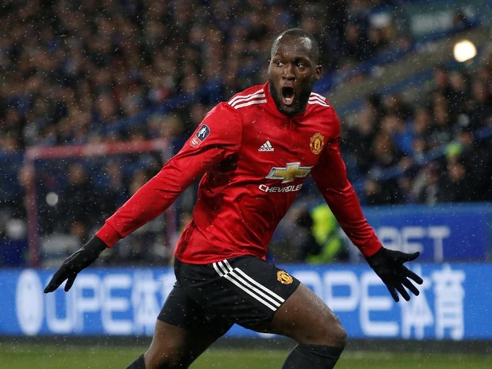 Soccer Football - FA Cup Fifth Round - Huddersfield Town vs Manchester United - John Smith’s Stadium, Huddersfield, Britain - February 17, 2018   Manchester United's Romelu Lukaku celebrates scoring their first goal    REUTERS/Andrew Yates