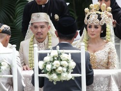 Belum Puas Bulan Madu, Selvi Kitty Berharap Segera Diberi Momongan Belum Puas Bulan Madu, Selvi Kitty Berharap Segera Diberi Momongan