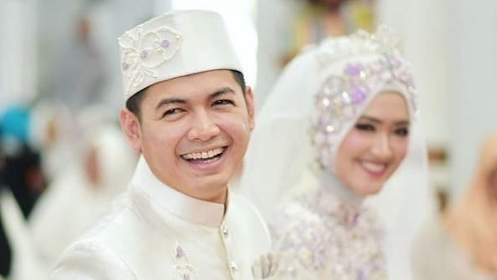 Momen Bahagia Pernikahan Tommy Kurniawan dan Pramugari Cantik