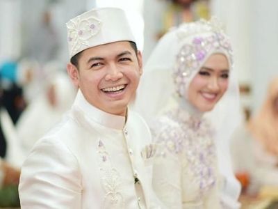 Momen Bahagia Pernikahan Tommy Kurniawan dan Pramugari Cantik