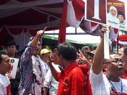 Pidato Gus Ipul-Puti Diwarnai Aksi Protes Pendukung Khofifah