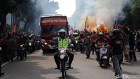 Kasubdit Gakkum Dirlantas Polda Metro Jaya, AKBP Budiyanto mengatakan sebanyak 400 personel membantu mengamankan pawai tersebut.