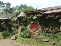 Long Weekend di Lembang, Ada Kampung Hobbit Nih!