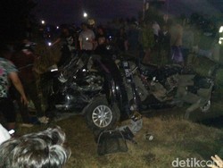 5 Orang Selamat Meski Mobil yang Dinaiki Ditabrak KA Pandan Wangi
