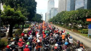 Ini Suasana di Jalan Sudirman saat Konvoi Jakmania Melintas