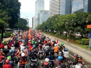 Ini Suasana di Jalan Sudirman saat Konvoi Jakmania Melintas
