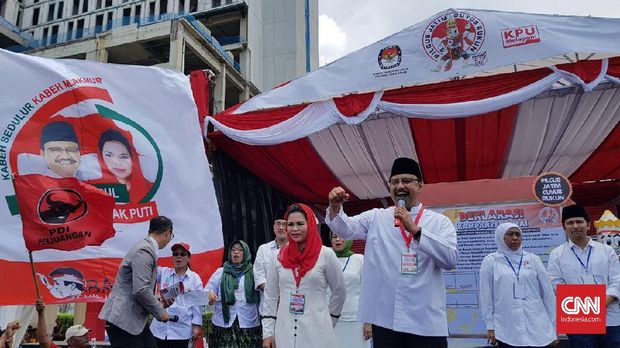 Khofifah Menang Telak dari Gus Ipul di TPS Tempatnya 'Nyoblos