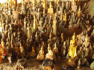 Ketika Ratusan Patung Buddha Ini Ada Dalam Gua Ketika Ratusan Patung Buddha Ini Ada Dalam Gua