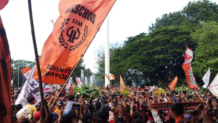 The Jakmania di Balai Kota Jakarta (Yanu Arifin/Detiksport) The Jakmania di Balai Kota Jakarta (Yanu Arifin/Detiksport)
