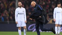 Inter pun kini melorot ke peringkat empat klasemen dengan 48 poin, disalip oleh AS Roma yang menang 2-0 atas Udinese. Menurut allenatore Luciano Spalletti, Inter saat ini sedang rapuh. Foto: Alberto Lingria/Reuters