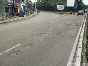 Bina Marga Jaktim: Perbaikan Jalan DI Panjaitan Terkendala Cuaca Bina Marga Jaktim: Perbaikan Jalan DI Panjaitan Terkendala Cuaca