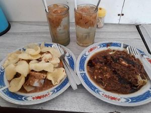 Siang-siang Enaknya Makan Toge Goreng Bogor