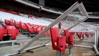 Aksi perusakan Stadion GBK oleh suporter terjadi hanya sekitar satu bulan setelah stadion kebangaan Indonesia itu diresmikan oleh Presiden Joko Widodo.
