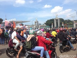 Pawai Jakmania Mulai Berangkat dari Senayan ke Balai Kota
