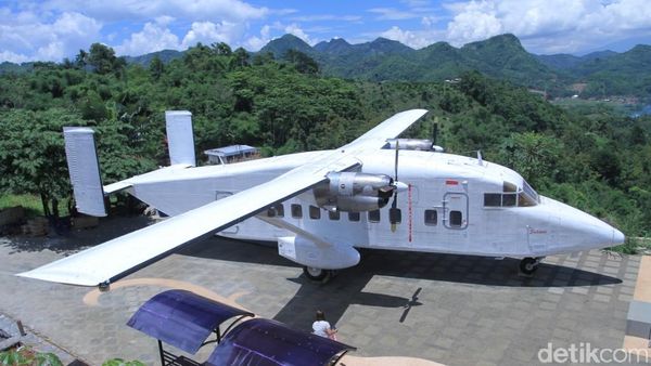 Foto: Ini Pesawat yang Jadi Tempat Makan Romantis di Bandung